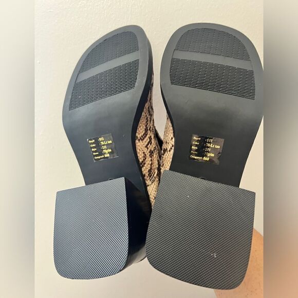 Bakers Pilgrim Animal Print Clogs - Picture 6 of 6